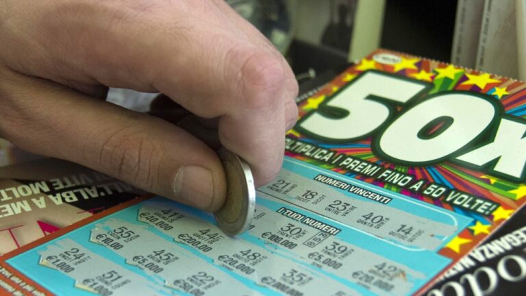 The scratch card you throw in the bin can tell you if you suffer from gambling: here's how to find out