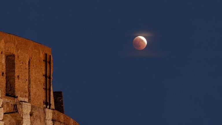 Total lunar eclipse, the first of the year arrives: how and when to see it