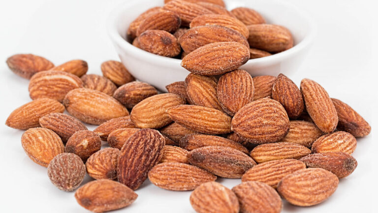 Almonds help the heart and arteries (but they don't work magic)