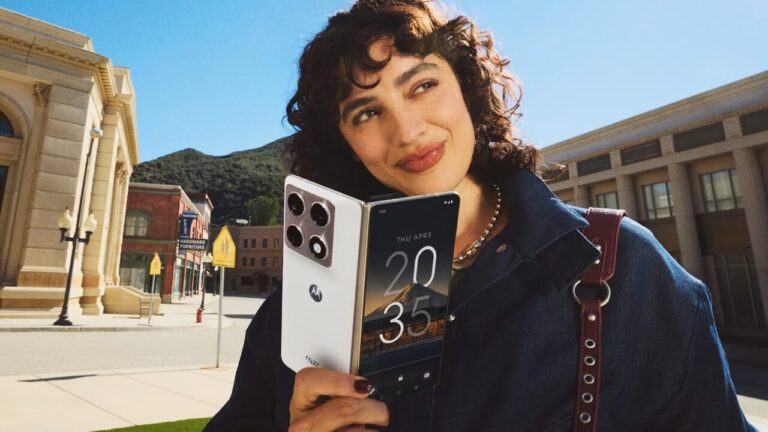 Razr fold: Motorola's first book-folding smartphone