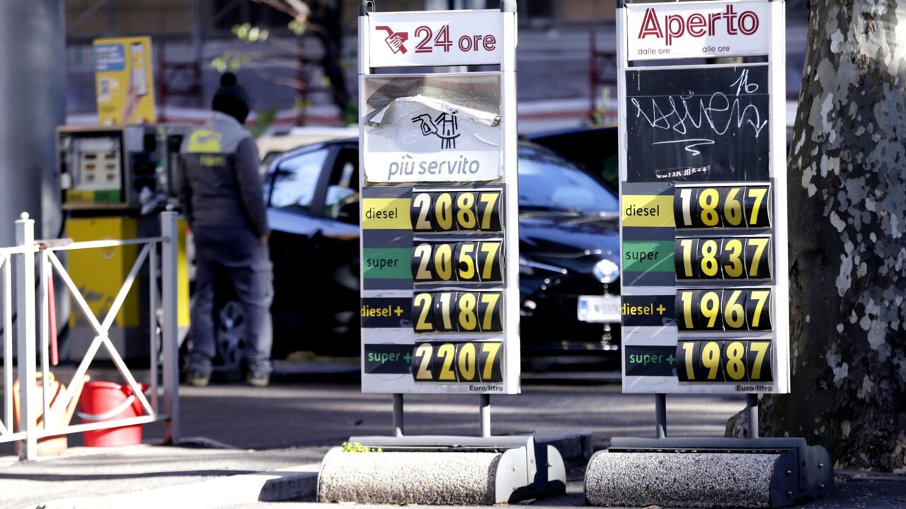 There is a reason why petrol and diesel prices are still high despite the Meloni government's discount on excise duties