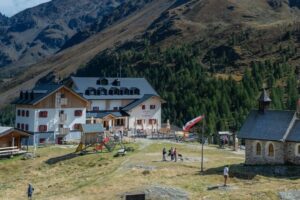 Volunteers wanted to live for a month in a refuge at 2,000 meters: reimbursement of 400 euros, room and board included