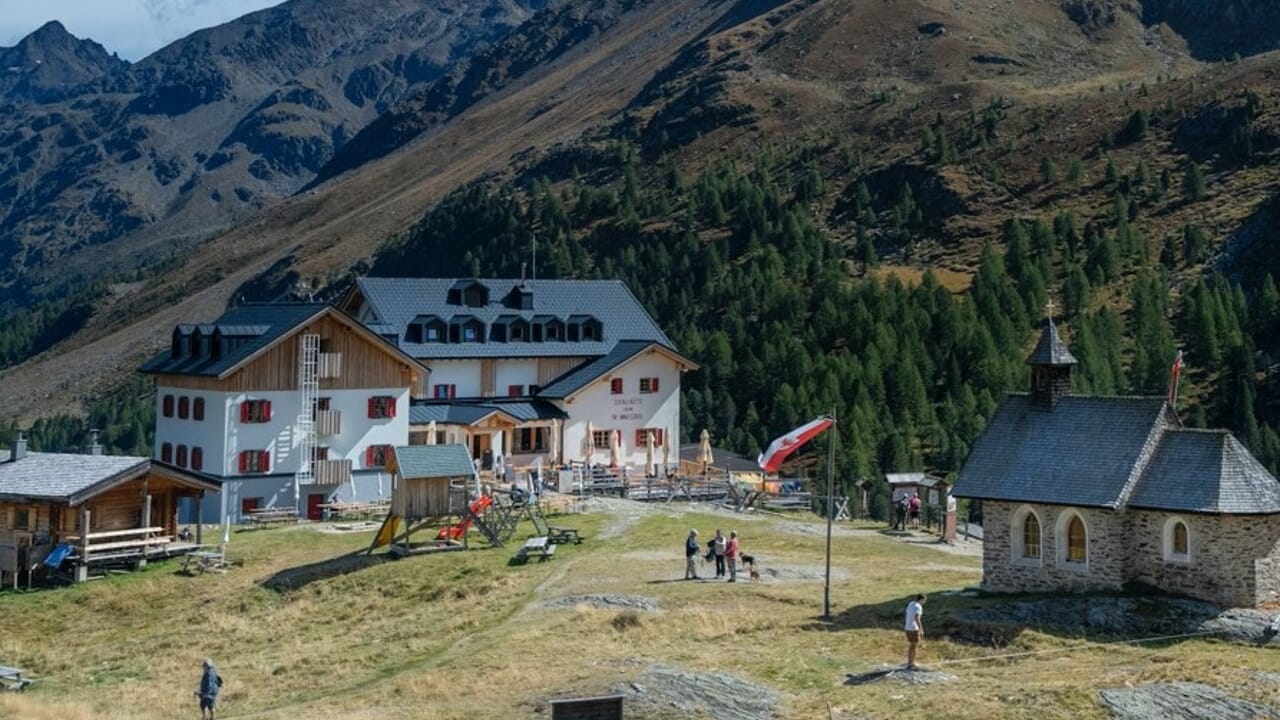Volunteers wanted to live for a month in a refuge at 2,000 meters: reimbursement of 400 euros, room and board included