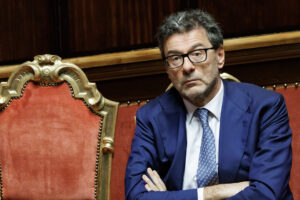 Trump closes Hormuz and Giorgetti sees recession. Eni breaks the EU front: “Stop the ban on Russian gas from 2027”