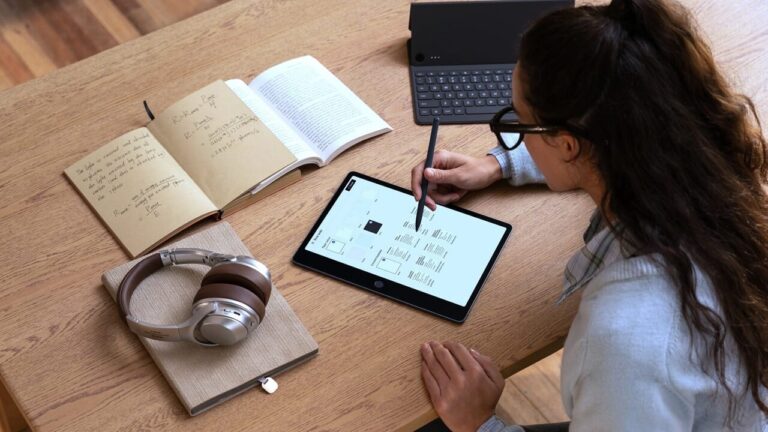 New Tcl tablets: up to 12”, with paper and stylus effect