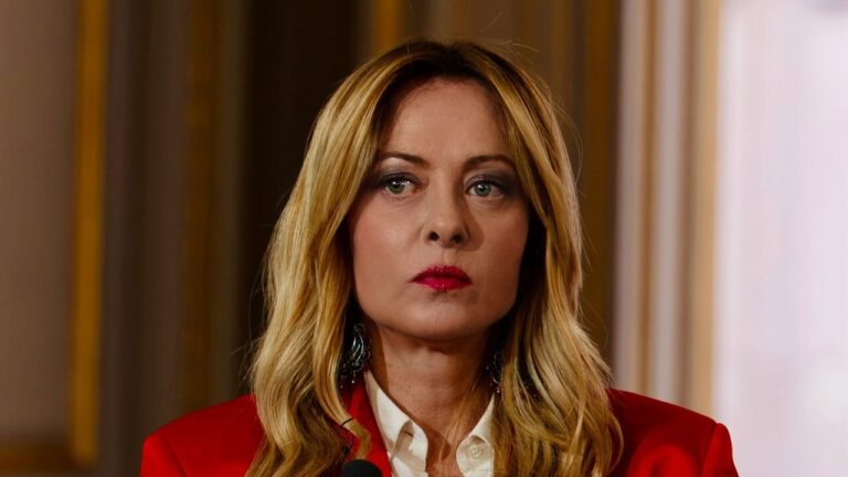 The US Navy boards an Iranian ship, there is a stalemate on the ceasefire: Meloni wants to send two minesweepers