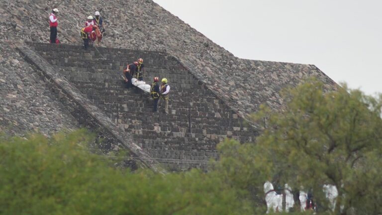 Terror among the pyramids of Teotihuacan: man shoots into crowd. A tourist killed