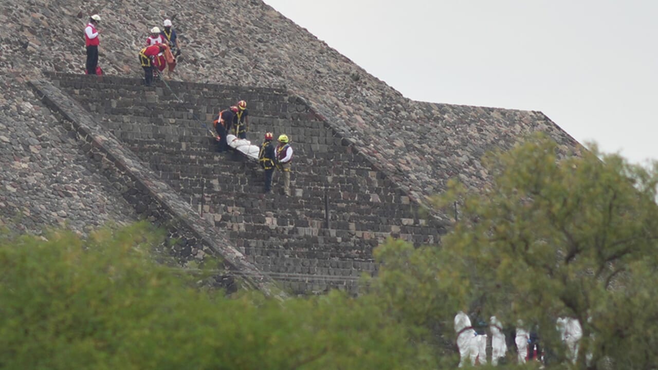 Terror among the pyramids of Teotihuacan: man shoots into crowd. A tourist killed