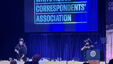 The images of the attack on the media gala with Trump (Photo LaPresse)