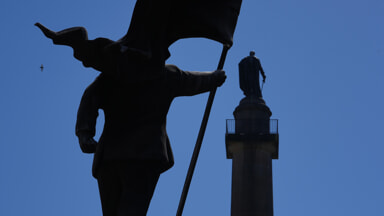 The Banksy statue appeared in Waterloo Place in London (Photo LaPresse)