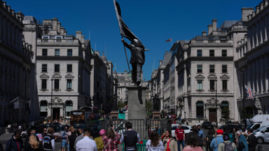 The Banksy statue appeared in Waterloo Place in London (Photo LaPresse)
