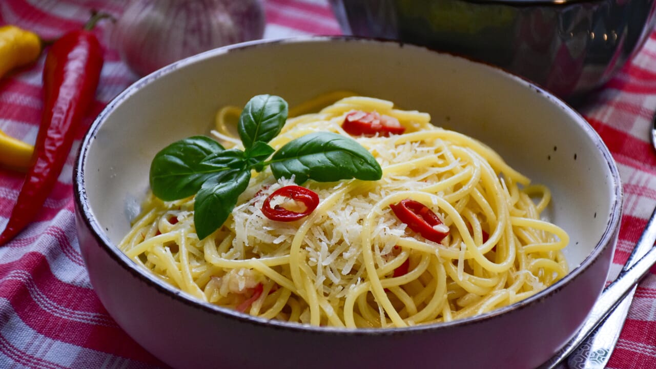 Because carbohydrates make you fat even if you eat less: this is how they alter your metabolism