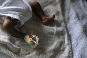 Donna gets pregnant by two men at the same time: the twins have different dads