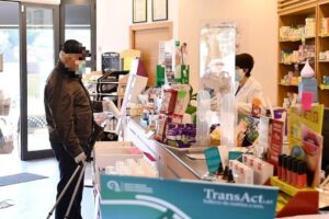 Pharmacy strike on Monday 13 April throughout Italy: times, guaranteed services and reasons