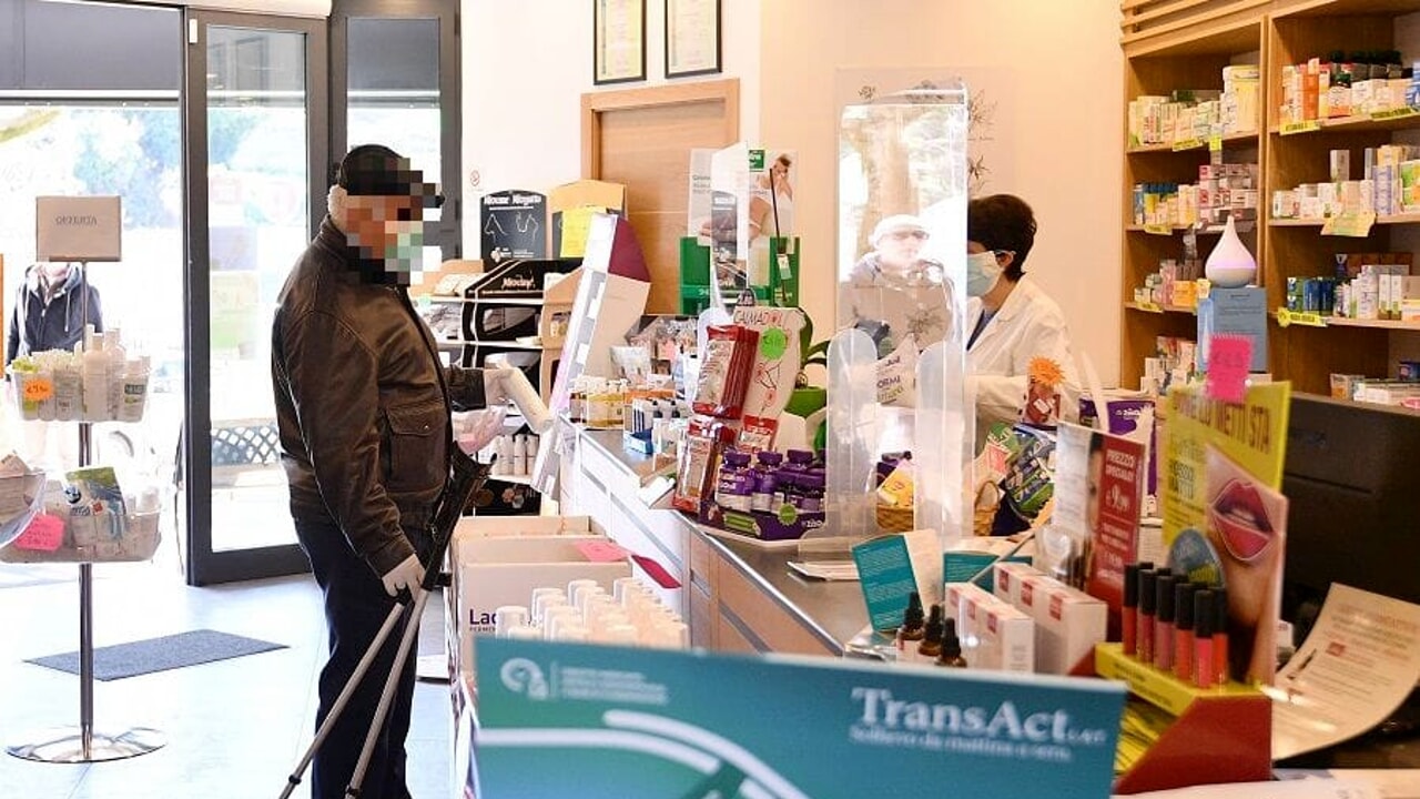 Pharmacy strike on Monday 13 April throughout Italy: times, guaranteed services and reasons