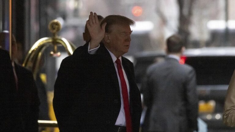 Trump returns to vent against NATO and revives the threats to Greenland