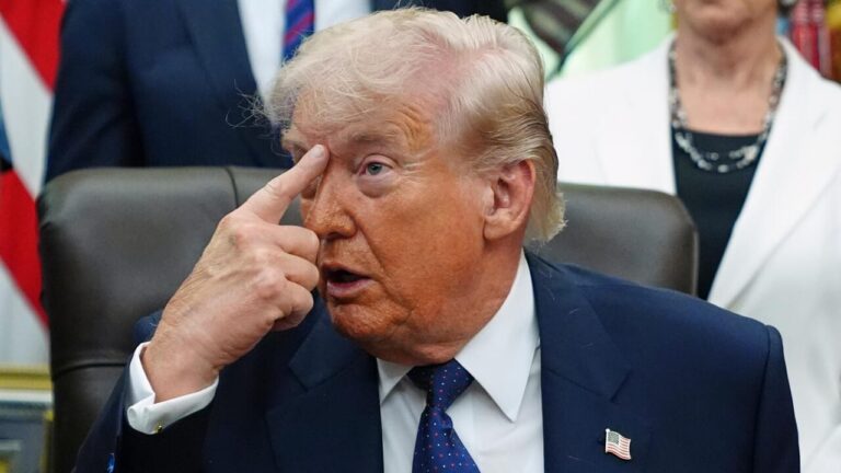 Trump contradicts himself and suspends the project to free Hormuz: "Remarkable progress towards an agreement"