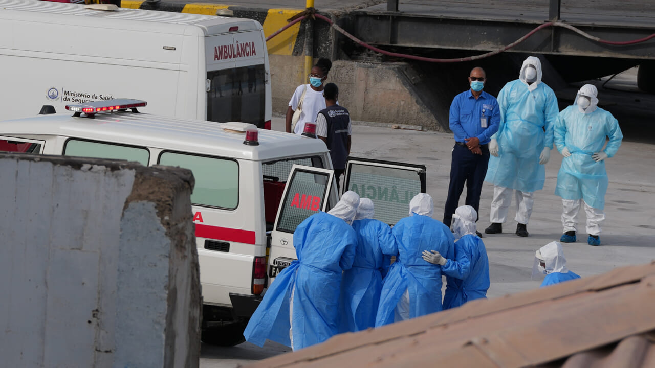 Hantavirus, the contagion comes off the ship: flight attendant hospitalized after contact with a dead passenger