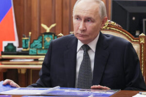 Russia announces truce in Ukraine, Zelensky’s envoys to Miami to reopen negotiations while Europe opens to dialogue with Putin