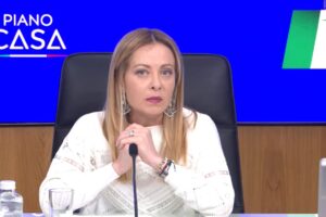 Discounted rents, fast evictions, notary bonuses, renovations and new rules for public housing: Meloni presents the housing plan