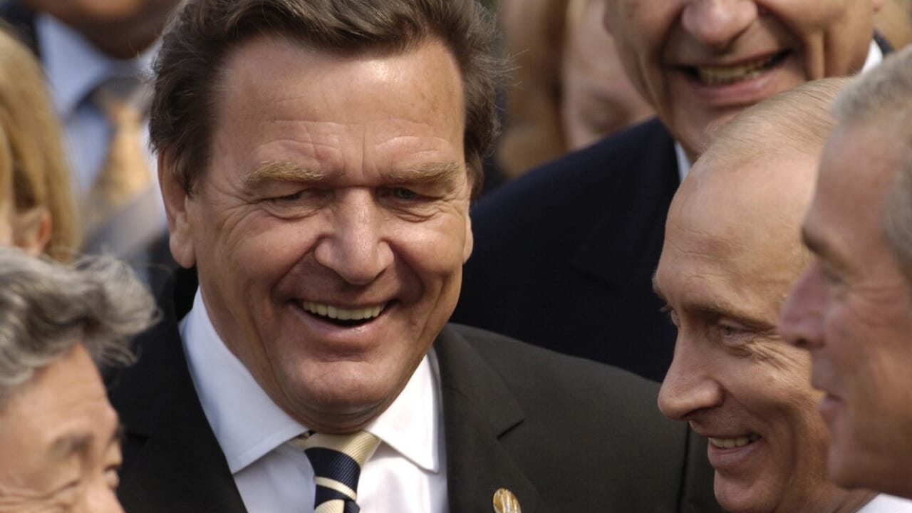 Who is Gerhard Schroeder, the former German chancellor Putin wants to talk to