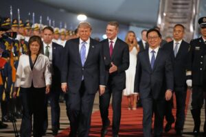 Trump welcomed with the red carpet in China, but Xi Jinping warns him: “Risk of conflict if Taiwan is mismanaged”