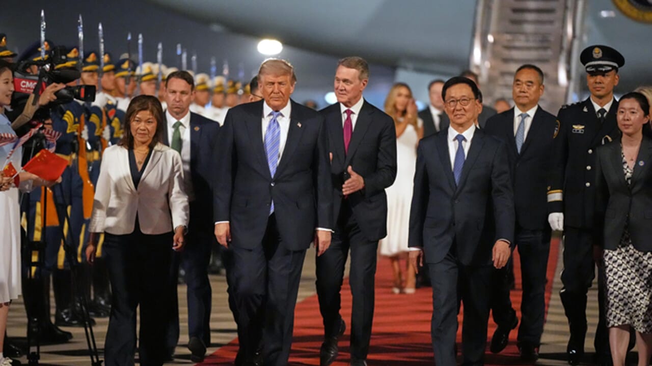 Trump welcomed with the red carpet in China, but Xi Jinping warns him: "Risk of conflict if Taiwan is mismanaged"