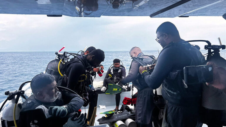 A diver who was looking for the bodies of the 4 Italians in the Maldives has died