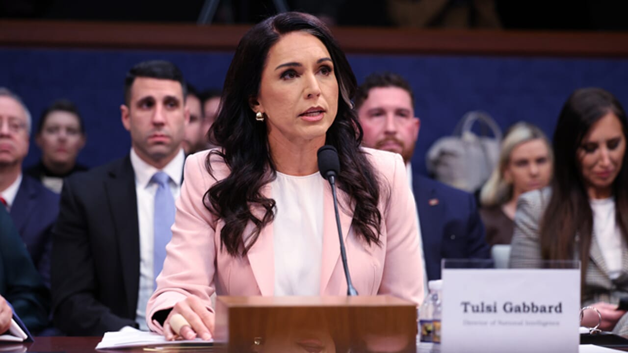 Tulsi Gabbard, the director of intelligence, leaves Trump. The official reasons for the resignation (and the gossip)