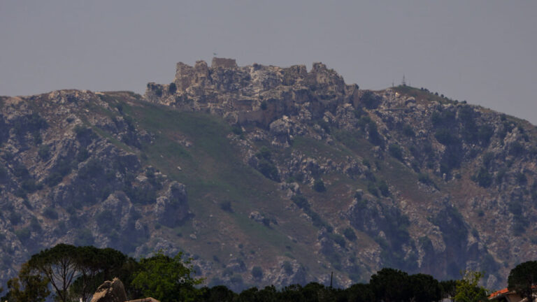 Israel captures Beaufort Castle: deepest advance into Lebanon since 2000. Alarm over escalation