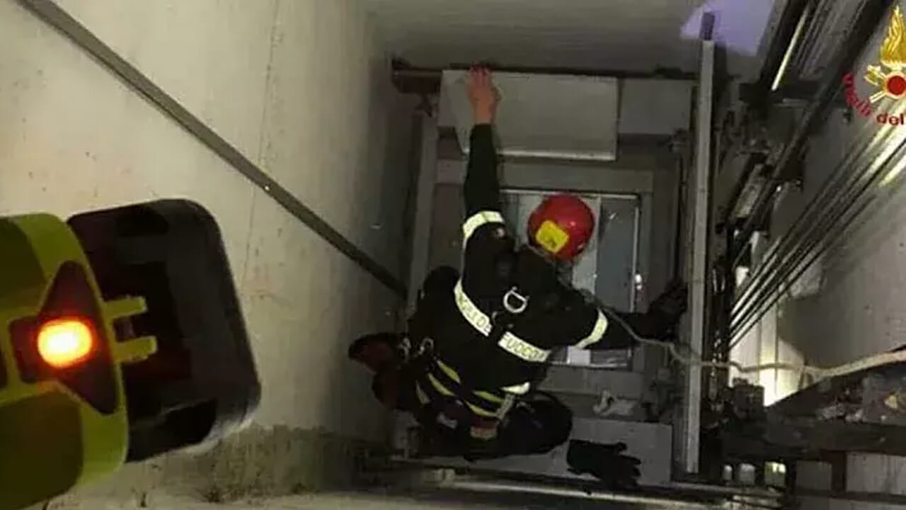 Elevators at risk? Why the signs we read every day could be lying (and why our waistline has something to do with it)