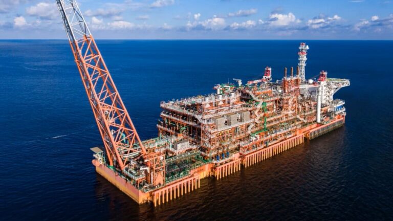 Eni's coup: a maxi-phantom plant restarted to bring us gas
