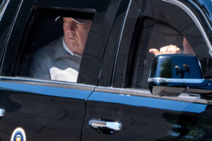 How is Donald Trump, the latest medical bulletin: “He has gained weight and has swollen hands, excellent mental health”