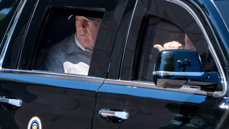 How is Donald Trump, the latest medical bulletin: "He has gained weight and has swollen hands, excellent mental health"
