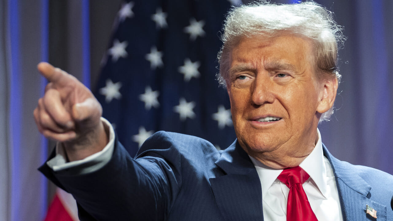 It's an open game in Iran: plans for peace and those for the last major attack are on Trump's table