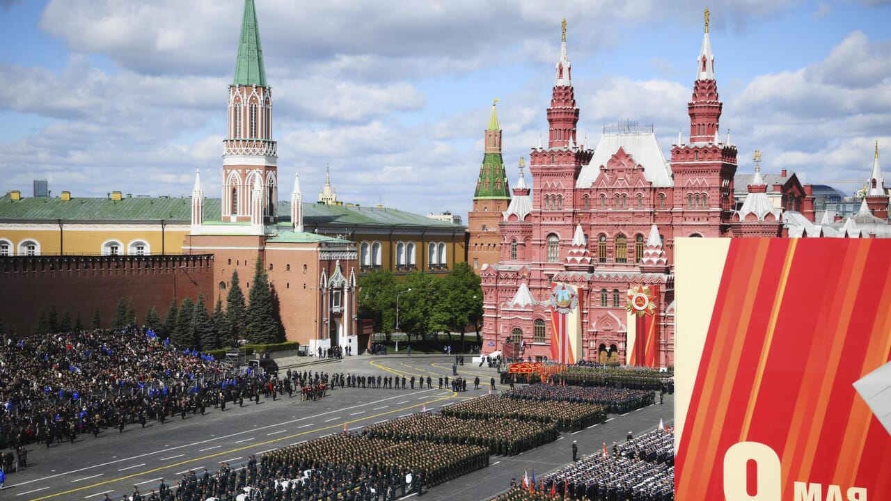 Putin launches "unilateral truce", no war on 8 and 9 May but Zelensky relaunches: "Ceasefire on days 5 and 6"