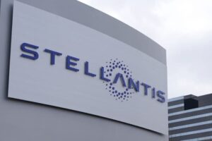 Stellantis sees the light again? Profit returns in 2026, but the stock collapses on the stock market