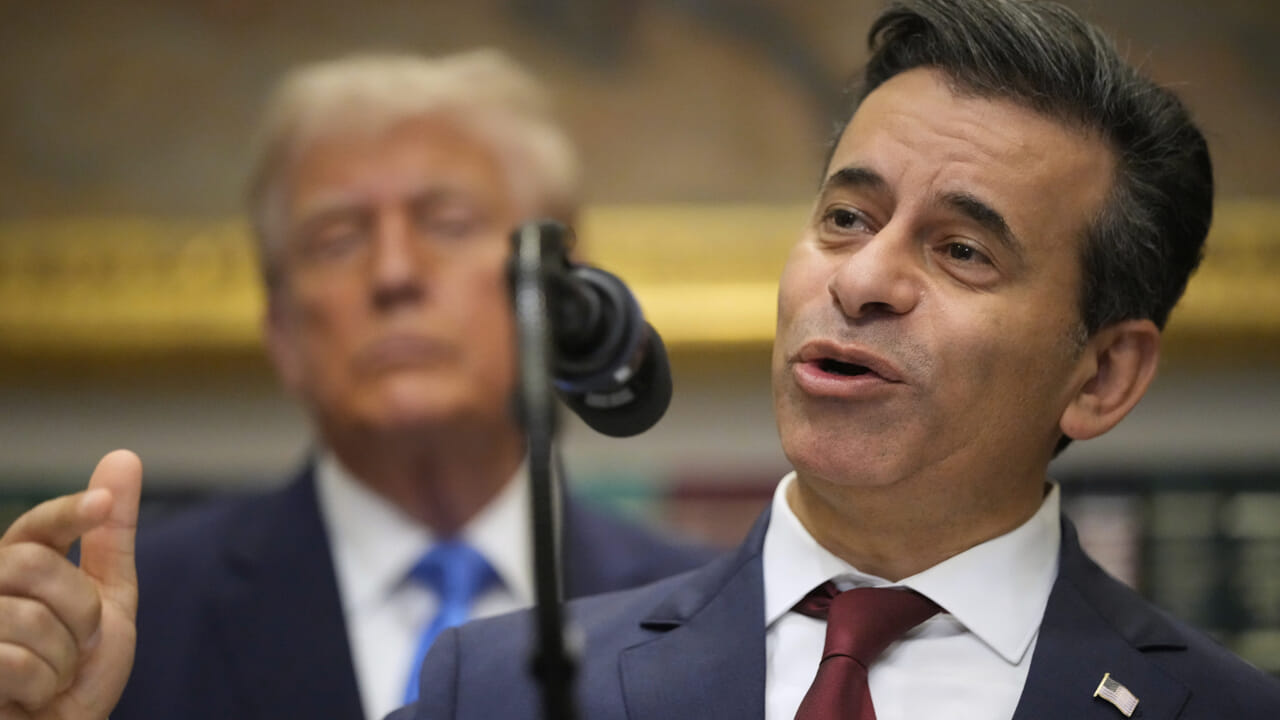 The Trump administration is losing pieces: Marty Makary, head of the FDA, also resigns