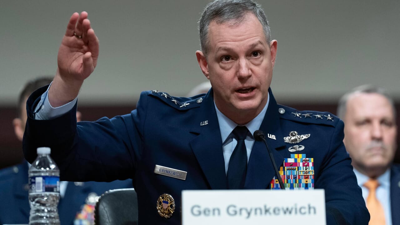 The US withdraws from Europe: a move that changes our defense