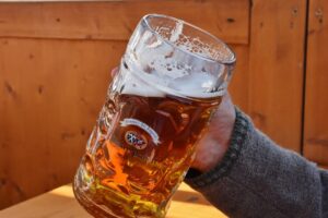 Too many drunk passengers on flights, Ryanair against alcohol in airports: ”Stop beers at dawn”