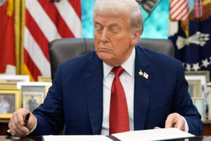 Trump threatens Iran, but then negotiates and announces: “Let’s free the ships from Hormuz.” How the Project Freedom mission works