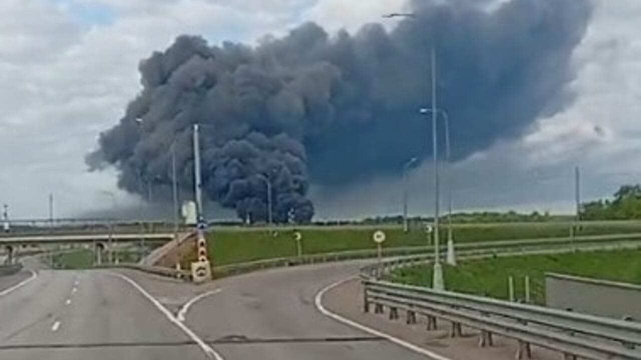 Ukraine has launched an unprecedented drone attack on Russia. Zelensky: "The war is returning to its home port"