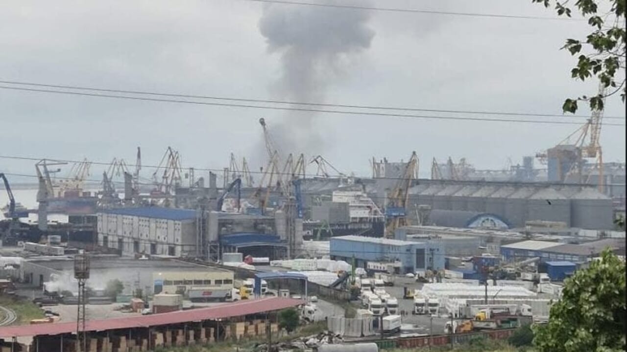 A drone exploded in the port of Constanta in Romania: a week ago the explosion in the Galati condominium