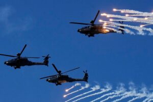 “Tehran shot down one of our Apache helicopters”: the United States bombs Iran (which responds)