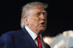 “We will bomb without mercy”: Trump launches new offensives on Iran (which attacks US bases)