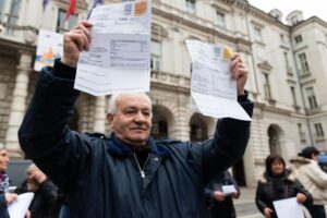 There is a plan to reduce bills: smart meters and electricity charges that are cheaper than gas