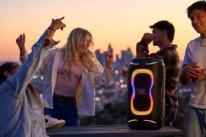 New Jbl PartyBox 330 and PartyBox 130: music for your parties even on the beach