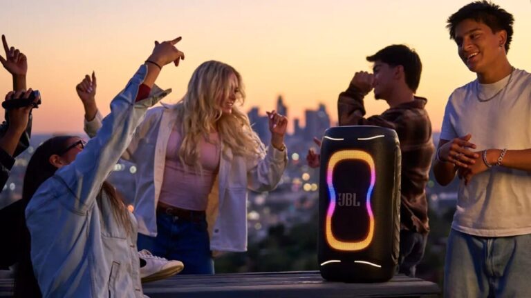New Jbl PartyBox 330 and PartyBox 130: music for your parties even on the beach