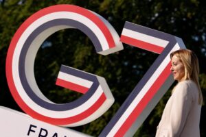 Meloni arrives at the G7 in France, ready to support the United States with Macron “special friend” of Trump
