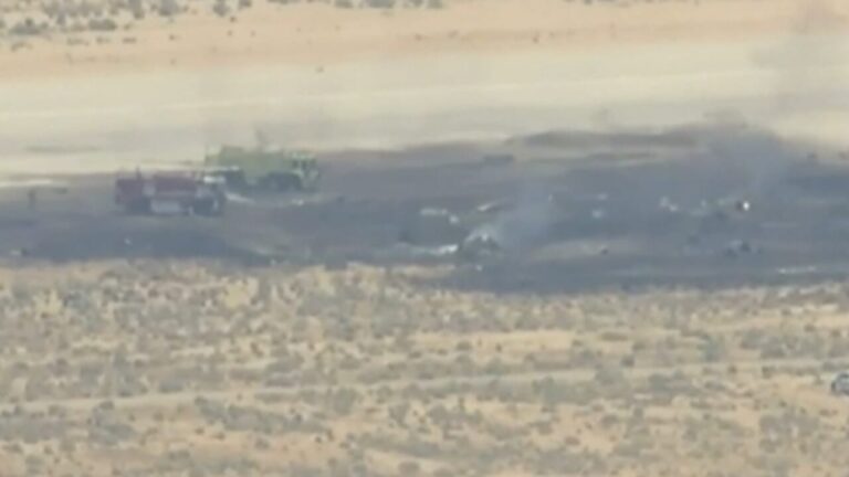 American B-52 plane crashes shortly after take-off: all dead